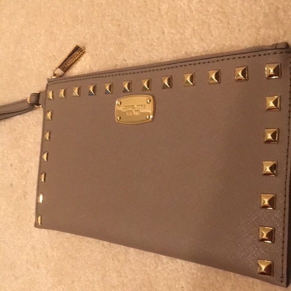 Michael Kors wristlet/ Clutch - Picture 4 of 8